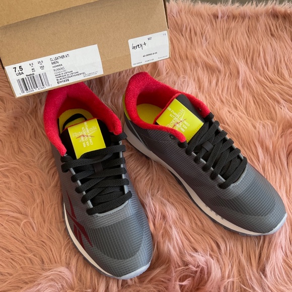 Mens Sneaker - Reebox - Picture 2 of 3